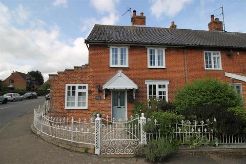 2 bedroom end of terrace house to rent, Dennington