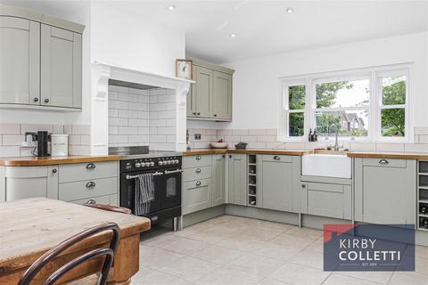 26 Churchfields, Broxbourne, EN10 7JS