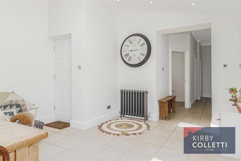 26 Churchfields, Broxbourne, EN10 7JS