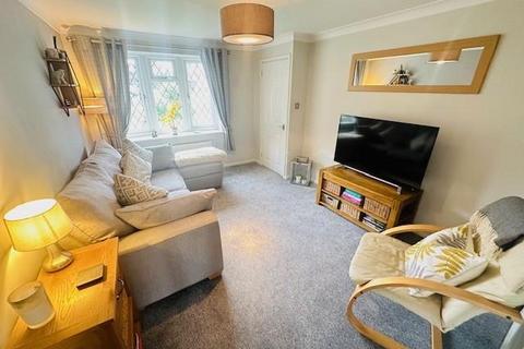 2 bedroom house to rent, Bates Close, Sutton Coldfield