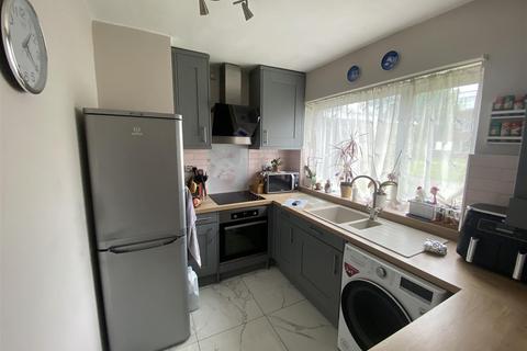 1 bedroom apartment for sale, Blunesfield, Potters Bar EN6