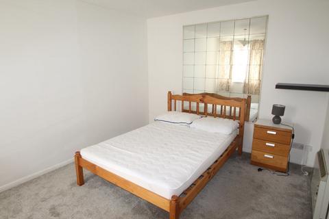 1 bedroom house to rent, Belmont Road Ilford