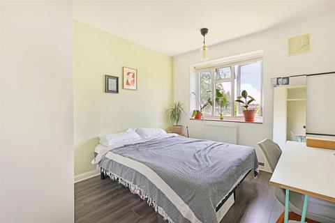 2 bedroom flat for sale, Bethune Road, London