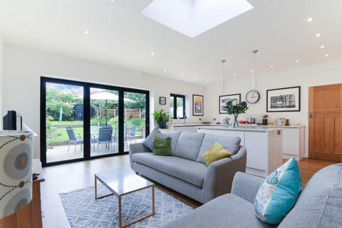 22 Bradstock Road, Epsom, KT17 2LH
