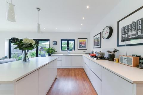22 Bradstock Road, Epsom, KT17 2LH