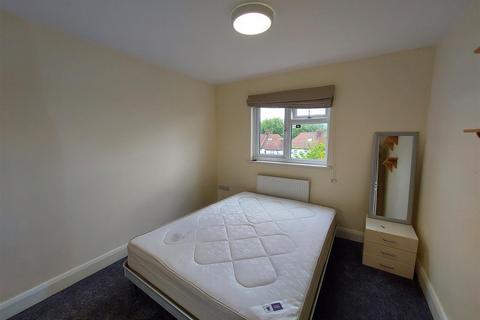 1 bedroom in a house share to rent, Herbert Gardens, Kensal RIse,