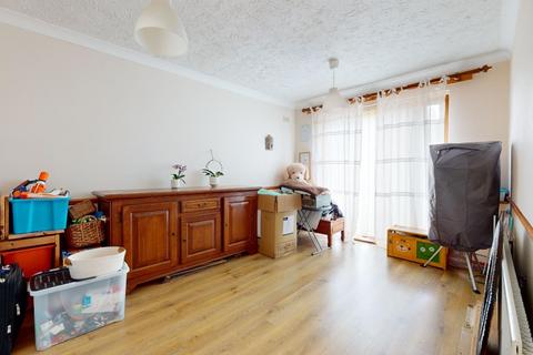 114 Flowerhill Way, Istead Rise, Gravesend, DA13 9DW