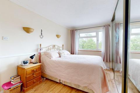 114 Flowerhill Way, Istead Rise, Gravesend, DA13 9DW
