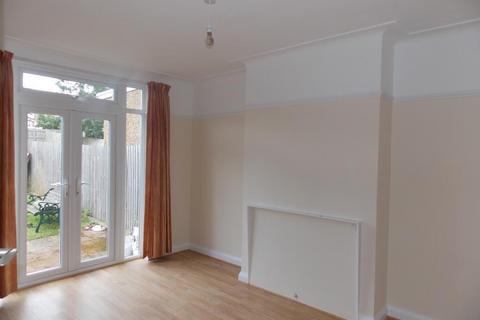 3 bedroom semi-detached house to rent, 3 BEDROOMS 2 RECEPTION ROOM HOUSE CLOSE TO STATIONS