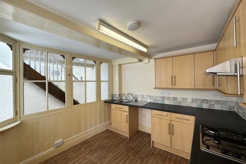2 bedroom apartment to rent, Bear Street, Barnstaple, Devon, EX32