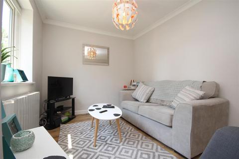 2 bedroom maisonette to rent, Drummond Road, Guildford