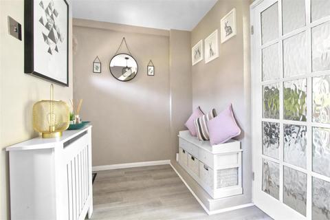 134 Wheatcroft, Cheshunt, Waltham Cross, EN7 6JU