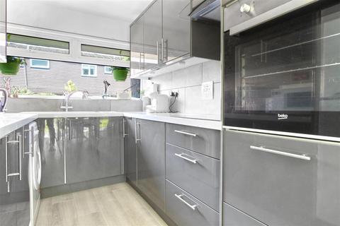 134 Wheatcroft, Cheshunt, Waltham Cross, EN7 6JU