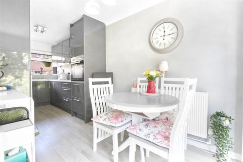 134 Wheatcroft, Cheshunt, Waltham Cross, EN7 6JU
