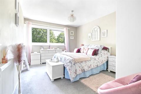 134 Wheatcroft, Cheshunt, Waltham Cross, EN7 6JU
