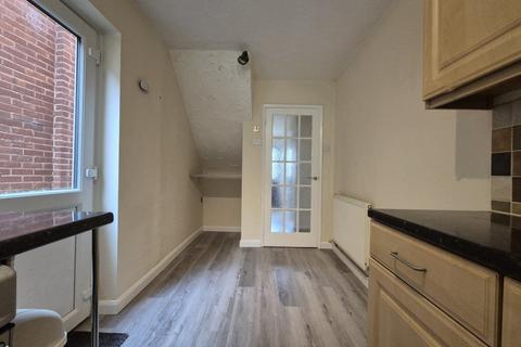 3 bedroom semi-detached house to rent, Fieldfare Road, Stourbridge