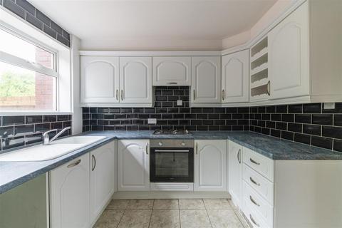 3 bedroom terraced house to rent, Gosforth Avenue, South Shields, Tyne and Wear