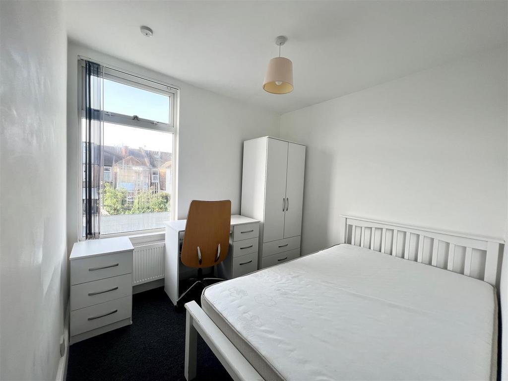 Wheatstone Road - bed 3.jpg