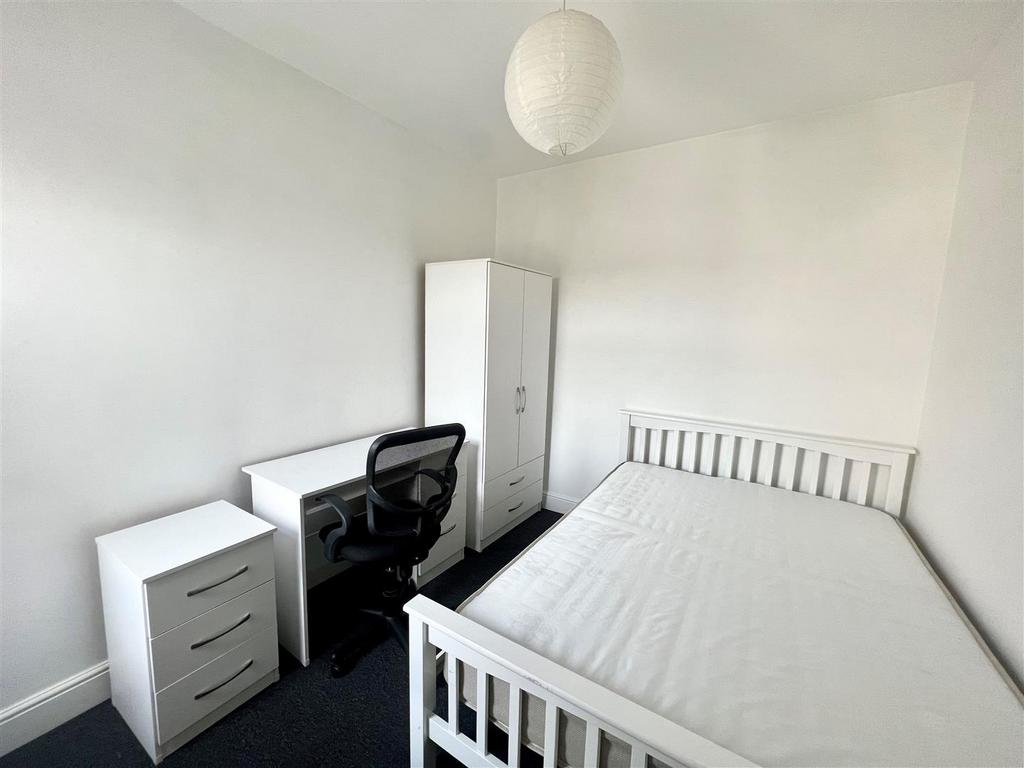 Wheatstone Road - bed 4.jpg