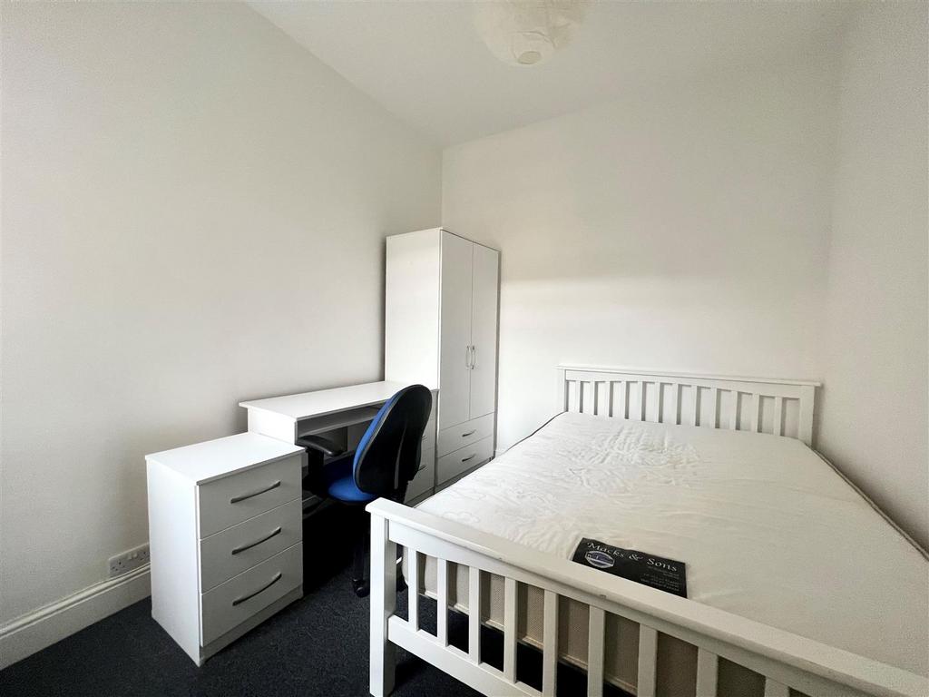 Wheatstone road - bed 2.jpg