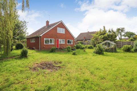 3 bedroom detached bungalow for sale, Gronwen Wharf, Moreton