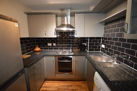 2 bedroom flat to rent, Hulme High Street, Manchester M15