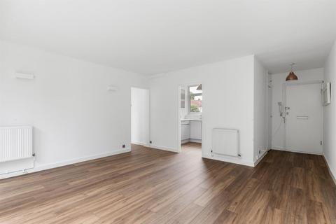 Flat 4, River Court River Close, London, E11 2LB