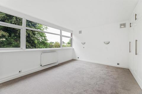 Flat 4, River Court River Close, London, E11 2LB