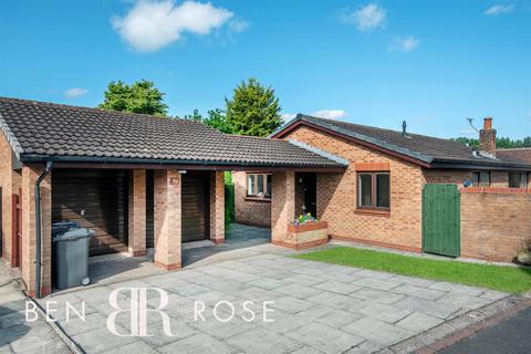 38 Fossdale Moss, Leyland, PR26 7AT