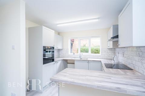 38 Fossdale Moss, Leyland, PR26 7AT