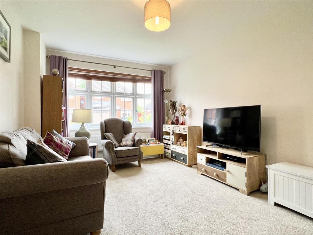 Bill Thomas Way, Rowley Regis 3 bed semidetached house for sale £300,000