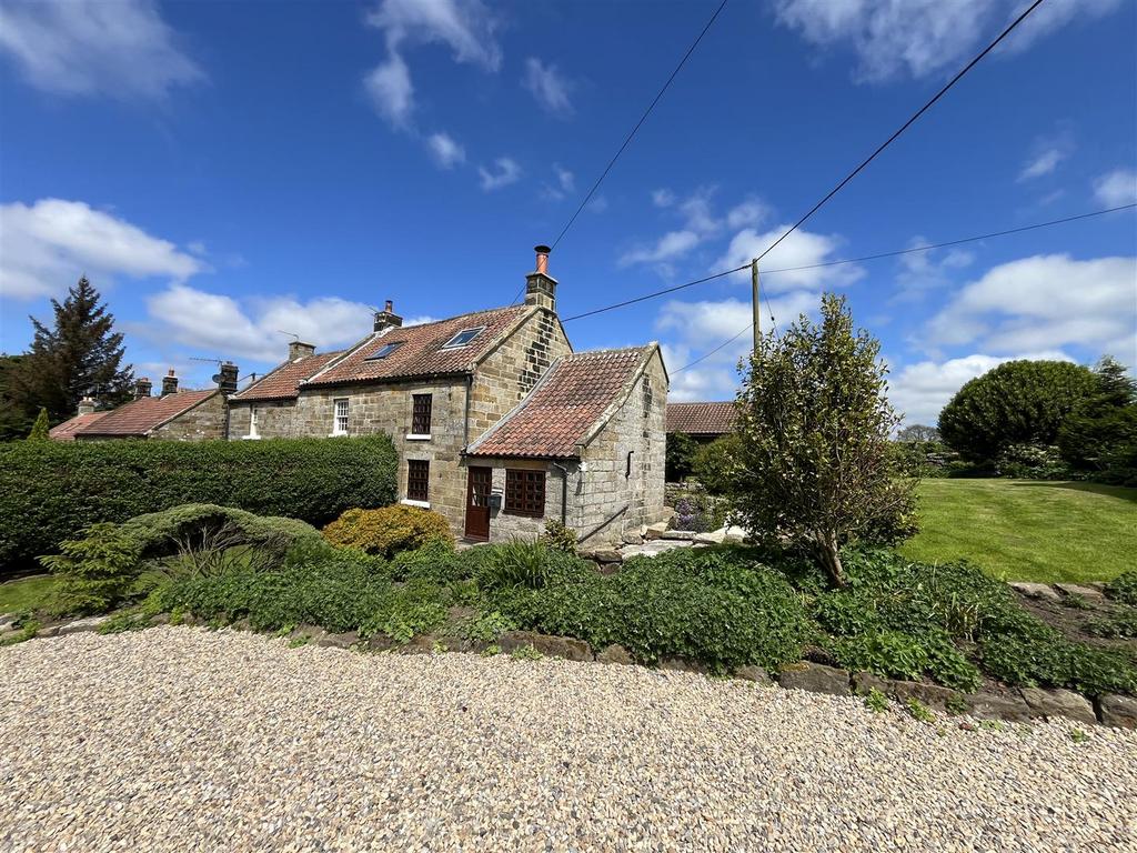 Westerdale, Whitby YO21 4 bed semidetached house for sale £350,000