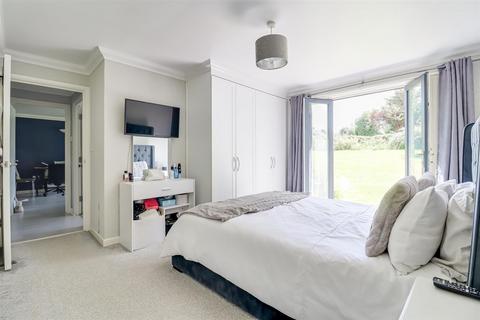 2 bedroom apartment for sale, Prince Avenue, Westcliff-on-Sea SS0