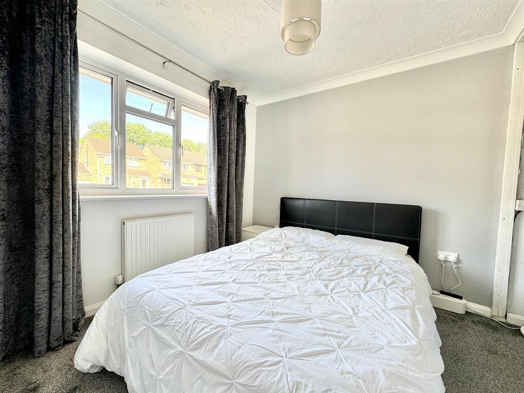 Bed2.jpg