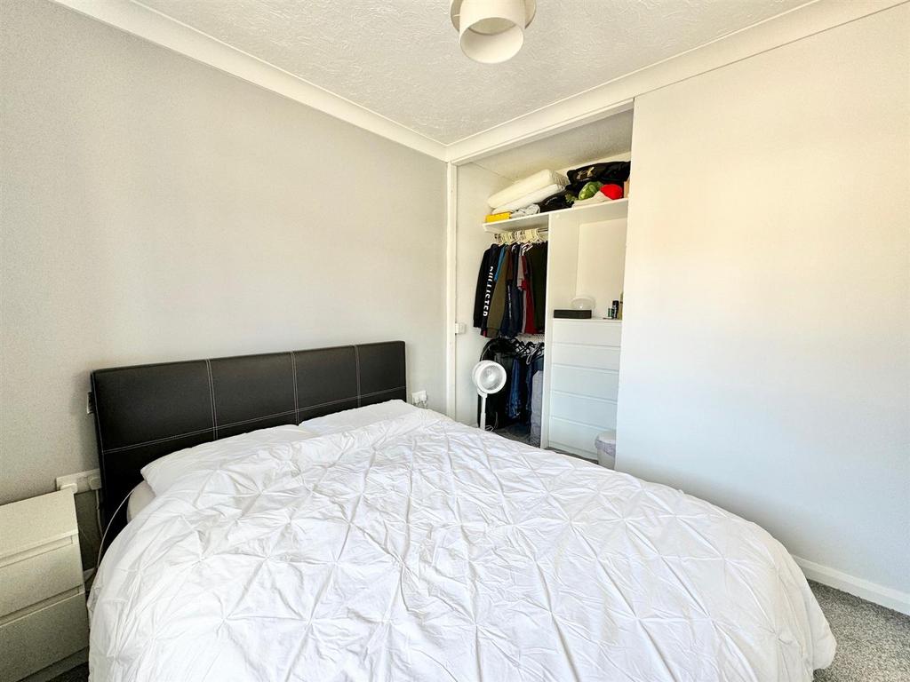 Bed2a.jpg