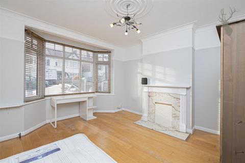 4 bedroom house to rent, Gordon Road, London E18