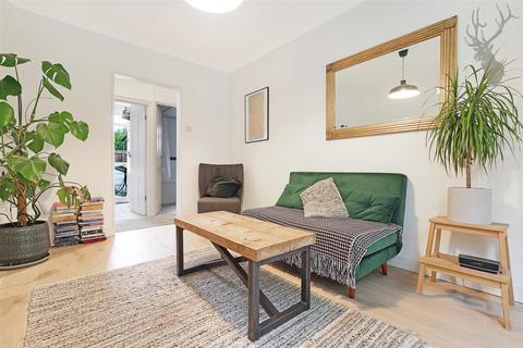 2 bedroom flat for sale, Tudor Court, Walthamstow E17