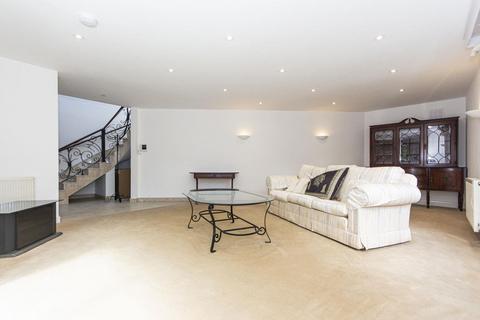 3 bedroom detached house to rent, Windmill Drive, Clapham Common SW4