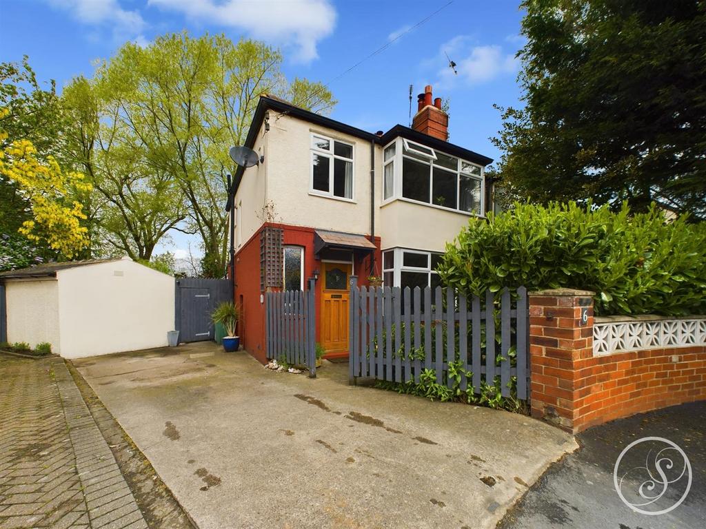 Gipton Wood Grove, Oakwood, Leeds 3 bed semidetached house for sale