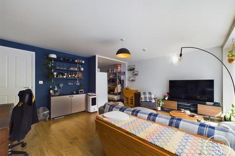 2 bedroom flat for sale, Concord Street, Leeds