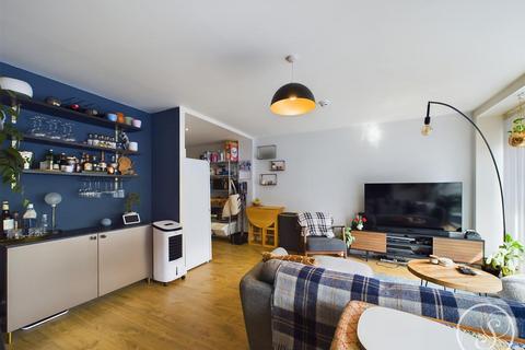 2 bedroom flat for sale, Concord Street, Leeds