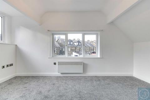 2 bedroom apartment to rent, Park View Crescent, Roundhay, Leeds