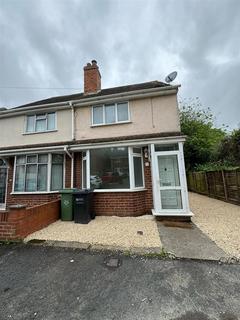 4 bedroom semi-detached house to rent, Checketts Lane, Worcester WR3