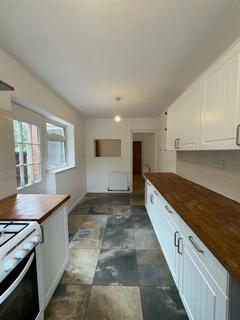 4 bedroom semi-detached house to rent, Checketts Lane, Worcester WR3