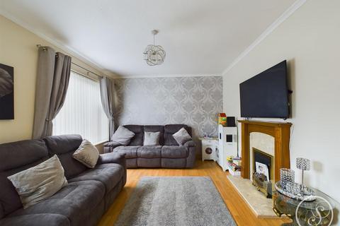 3 bedroom terraced house for sale, Church Approach, Garforth, Leeds