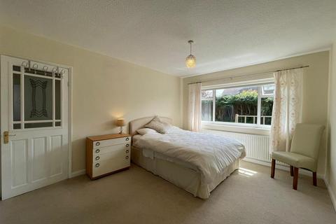2 bedroom semi-detached bungalow to rent, Rainford Close, Scarborough YO12