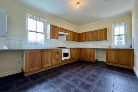 4 bedroom maisonette to rent, Devonshire Road, Bexhill-On-Sea TN40