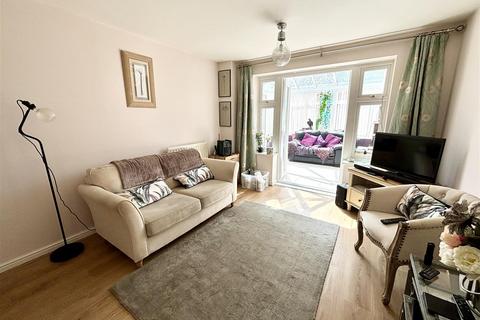 16 Ash Gardens, Hamworthy, Poole, BH15 4DE
