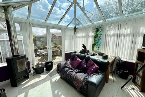 16 Ash Gardens, Hamworthy, Poole, BH15 4DE