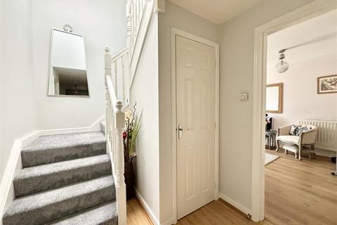 16 Ash Gardens, Hamworthy, Poole, BH15 4DE